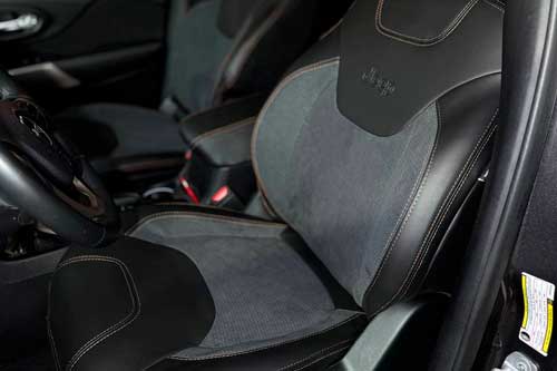 Чехлы на Jeep Cherokee KL (Джип Чироки КЛ) из экокожи и алькантары