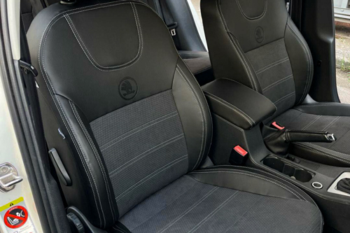 Чехлы на Skoda Octavia A7 (Шкода Октавия А7) из экокожи и итальянской алькантары