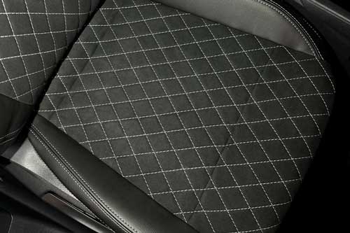 Чехлы на Skoda Octavia A8 из экокожи и итальянской алькантары