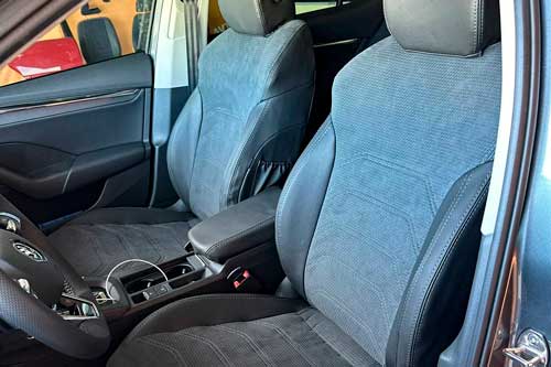 Чехлы на Skoda Octavia A8 из экокожи и итальянской алькантары