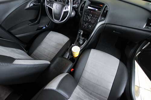 Чехлы на Opel Astra J (Опель Астра 4) из экокожи и антары