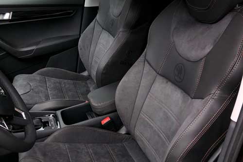 Чехлы на Skoda Karoq из экокожи и алькантары