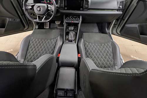 Чехлы на Skoda Karoq Sport Line из экокожи и польской алькантары