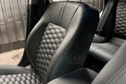 Чехлы на Subaru Outback III (Субару Аутбэк 3) из экокожи с прострочкой соты