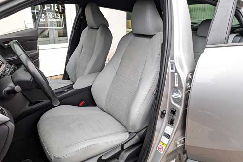 Чехлы на Toyota C-HR из экокожи и алькантары