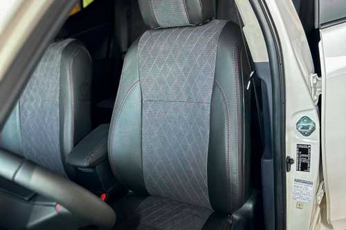 Чехлы на Toyota Corolla E160 (Тойота Корола Е160) из экокожи и алькантары