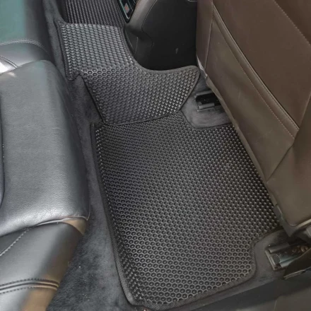 3D EVA коврики на Volkswagen Passat B8 (Фольксваген Пассат Б8) с бортами до 5 см соты черные