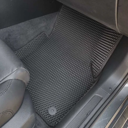 3D EVA коврики на Volkswagen Passat B8 (Фольксваген Пассат Б8) с бортами до 5 см соты черные