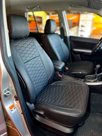 Чехлы на Suzuki Grand Vitara II (Сузуки Гранд Витара 2) из экокожи Sport 3 с прострочкой соты