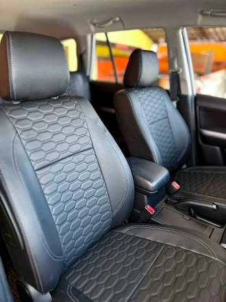 Чехлы на Suzuki Grand Vitara II (Сузуки Гранд Витара 2) из экокожи Sport 3 с прострочкой соты