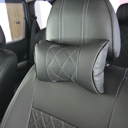 Подушка на подголовник из экокожи чорная EMC с прострочкой ромб