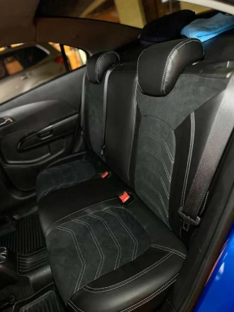 Чехлы на Chevrolet Aveo T300 (Шевролет Авео Т300) из экокожи и алькантары Sport 3