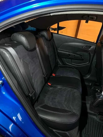 Чехлы на Chevrolet Aveo T300 (Шевролет Авео Т300) из экокожи и алькантары Sport 3