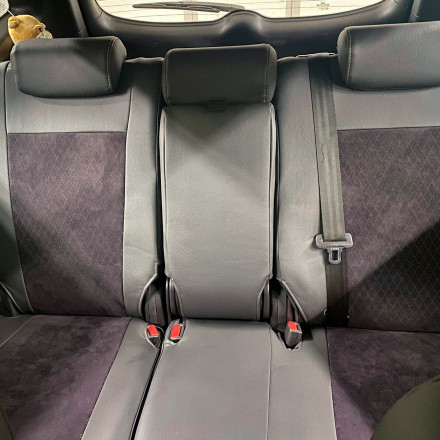 Чехлы на Hyundai Santa FE из экокожи и алькантары с перфорацией