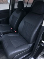 Чехлы на Nissan Tiida (Ниссан Тиида) из экокожи и ткани с тиснением Comfort 1