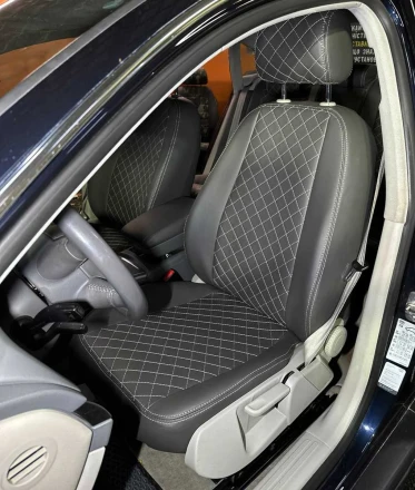 Чехлы на Audi A6 C6 (Ауди А6 С6) из экокожи черной AM Rubin-Q