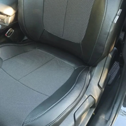 Чехлы на Renault Kadjar (Рено Каджар) из экокожи и гобелена с логотипом