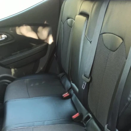 Чехлы на Renault Kadjar (Рено Каджар) из экокожи и гобелена с логотипом