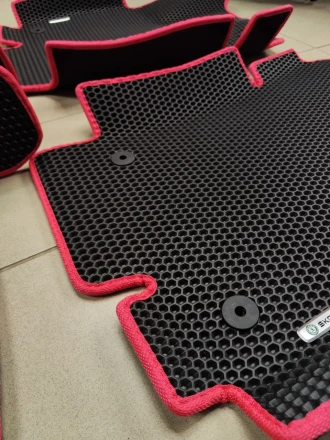 3D EVA коврики на Skoda Oktavia A7 (Шкода Октавия А7) с бортами до 10 см и шильдами на передних ковриках