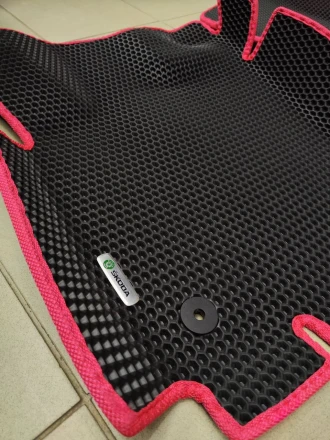 3D EVA коврики на Skoda Oktavia A7 (Шкода Октавия А7) с бортами до 10 см и шильдами на передних ковриках