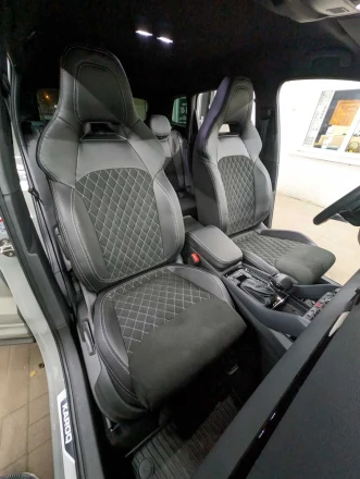 Чехлы на Skoda Karoq Sport Line из и польской алькантары с прострочкой ромб Comfort Plus 3