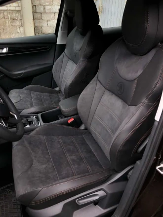 Чехлы на Skoda Karoq (Шкода Карок) из экокожи и алькантары Comfort Plus 3