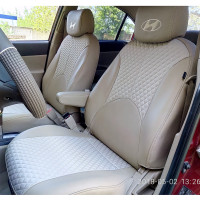 Чехлы на Hyundai Accent III из экокожи и гобелена с тиснением бежевые