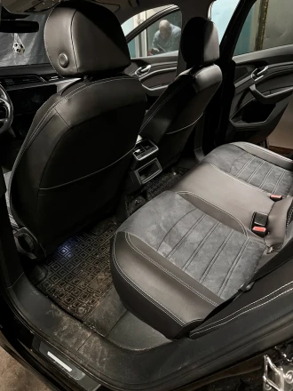 Чехлы на Audi e-tron 50 Sportback (Ауди е-трон 50 спортбэк) из экокожи и польской алькантары Comfort 2