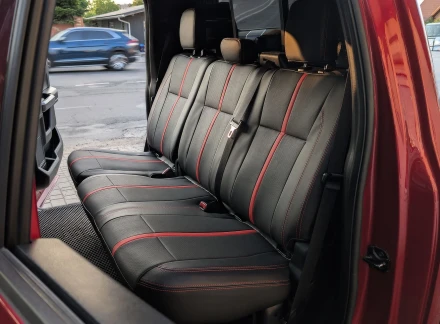 Чехлы на Ford F150 VIII (Форд Ф150 8 пок.) из экокожи с полосой по центру Sport 3