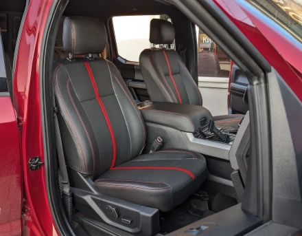 Чехлы на Ford F150 VIII (Форд Ф150 8 пок.) из экокожи с полосой по центру Sport 3