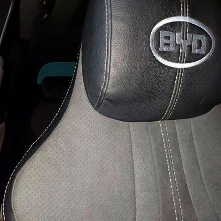 Чехлы на BYD Song Plus из экокожи и итальянской алькантары