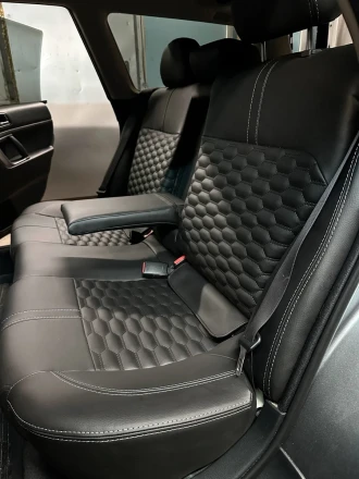 Чехлы на Subaru Outback III (Субару Аутбэк 3) из экокожи с прострочкой соты Comfort 3