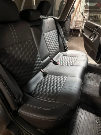 Чехлы на Subaru Outback III (Субару Аутбэк 3) из экокожи с прострочкой соты Comfort 3