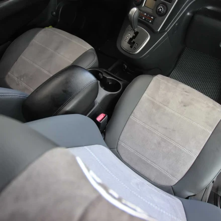 Чехлы на KIA Carens II UN Recaro из экокожи и польской алькантары Antara