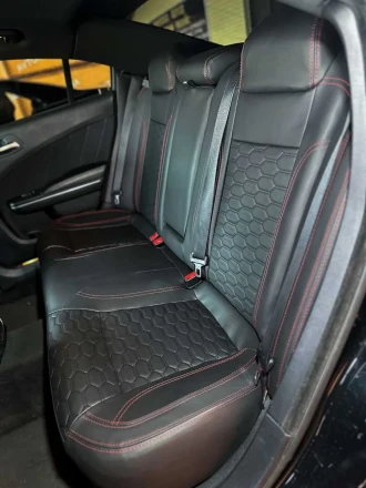 Чехлы на Dodge Charger STX (Додж Чарджер СТХ) из экокожи с прострочкой соты Comfort Plus 3