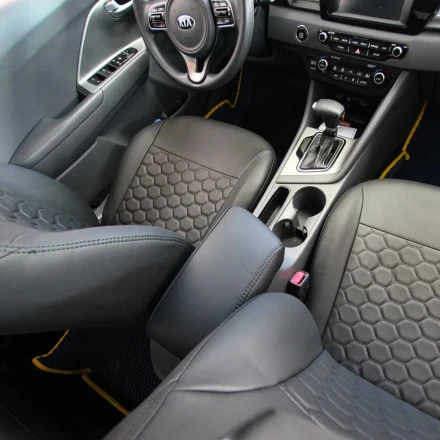 Чехлы на KIA Niro I Hybrid из экокожи EP