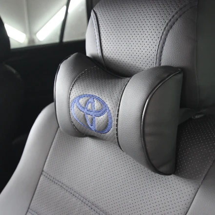 Подушка для подголовников EMC из экокожи с перфорацией черная с лого Toyota