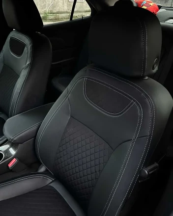 Чехлы на Chevrolet Malibu VIII (Шевроле Малибу 8) из экокожи и ткани с тиснением Comfort 1