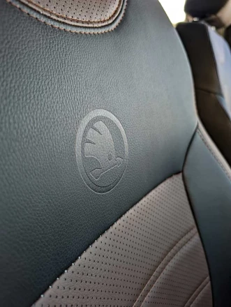 Чехлы на Skoda Superb III (Шкода Суперб 3) из экокожи с перфорацией Comfort Plus 2