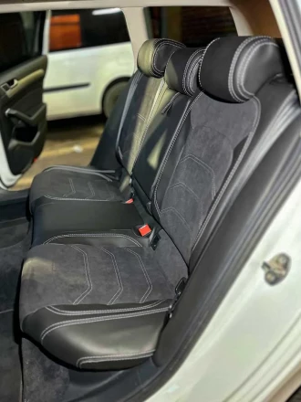 Чехлы на Volkswagen Passat B8 (Фольксваген Пассат Б8) из экокожи и алькантары Sport 3 изогнутой прострочкой