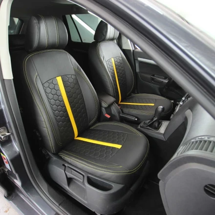 Чехлы на Skoda Octavia A5 (Шкода Октавия А5) из экокожи ES черные с желтой полосой