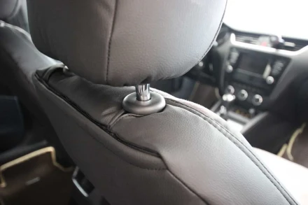 Чехлы на Skoda Octavia A7 из экокожи и антары Eco Lazer+Antara 2020 (P) темно-серые