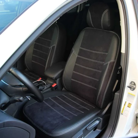 Чехлы на Volkswagen Golf VII и E-Golf (Фольксваген Гольф 7) из экокожи и антары EcoLazer+Antara белая нить