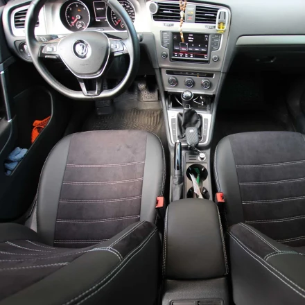 Чехлы на Volkswagen Golf VII и E-Golf (Фольксваген Гольф 7) из экокожи и антары EcoLazer+Antara белая нить