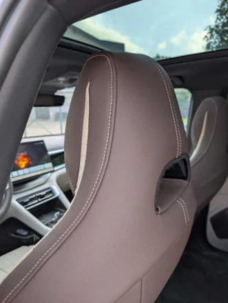 Чехлы BYD Song Plus из экокожи и алькантары коричневый с бежевым