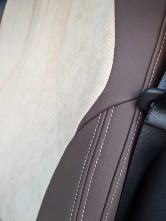 Чехлы BYD Song Plus из экокожи и алькантары коричневый с бежевым