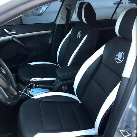 Чехлы на Skoda Octavia A5 (Шкода Октавия А5) из экокожи черно-белые