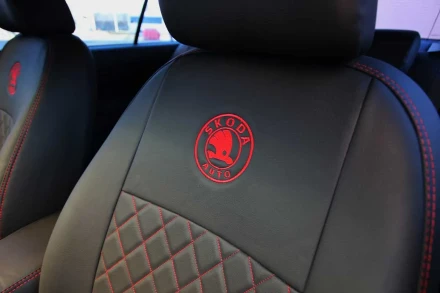 Чехлы на Skoda Octavia A5 из экокожи Eco Prestige красная нитка