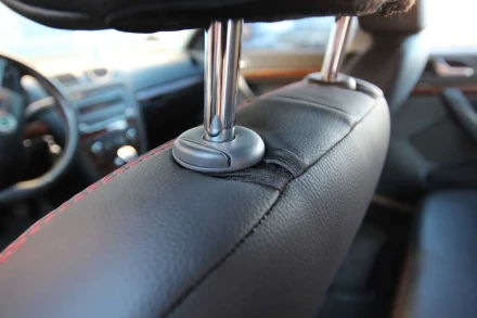 Чехлы на Skoda Octavia A5 из экокожи Eco Prestige красная нитка