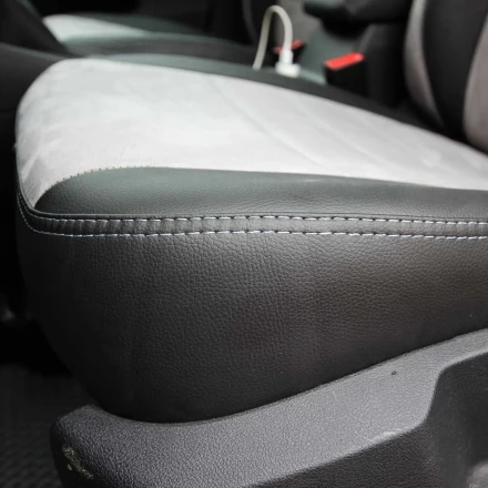 Чехлы на Volkswagen Golf VII и E-Golf (Фольксваген Гольф 7) из экокожи и антары EcoLazer+Antara черно-серые